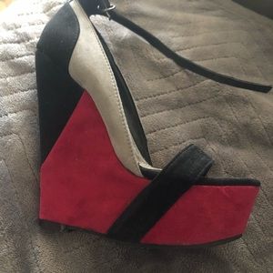 Two tone women’s wedge shoe size 5
